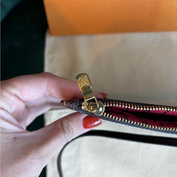 Authentic Louis Vuitton Neverfull PM clutch damier ebene red lining NEW - Picture 8 of 12